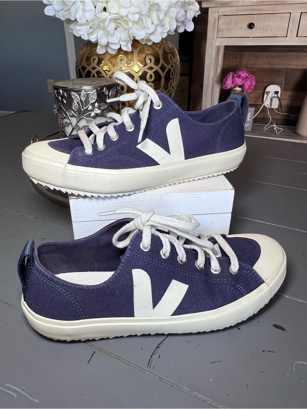 VEJA Wata II Low Blue Women's Size 8